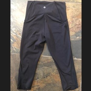 Lululemons size 4